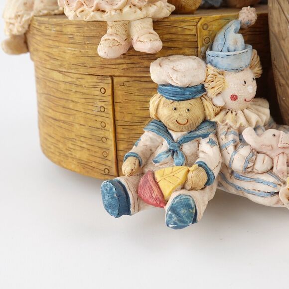 SAN FRANCISCO MUSIC BOX CO MUSICAL FIGURINE DOLLS HEART TUGS COLLECTING FRIENDS - Picture 6 of 16